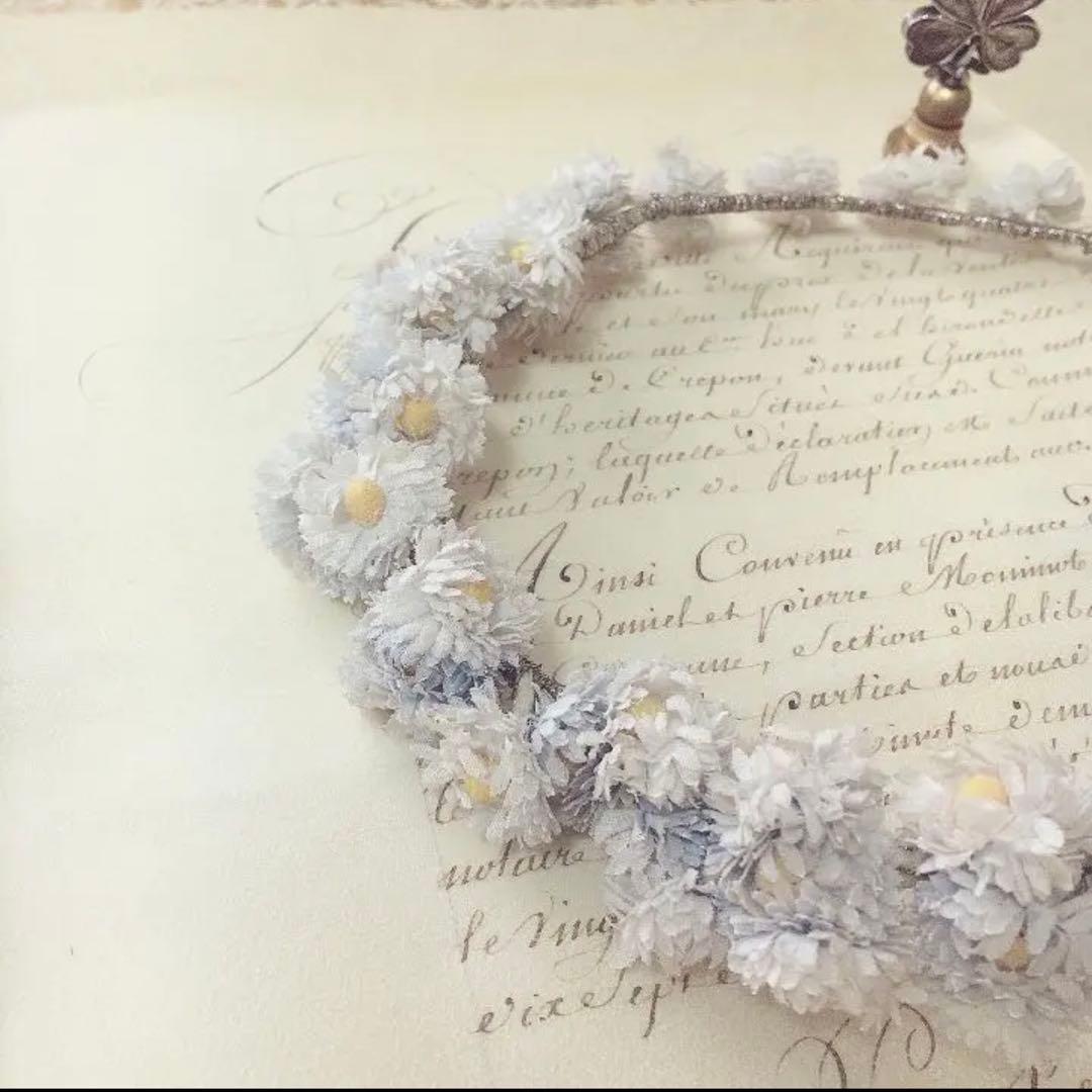 フランス アンティーク　パウダーブルーのデイジーの花冠　布花　コサージュ