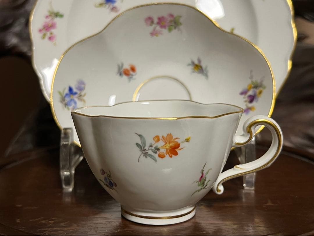 マイセン（Meissen）散らし小花　モカカップ&ソーサー《プレート付き》