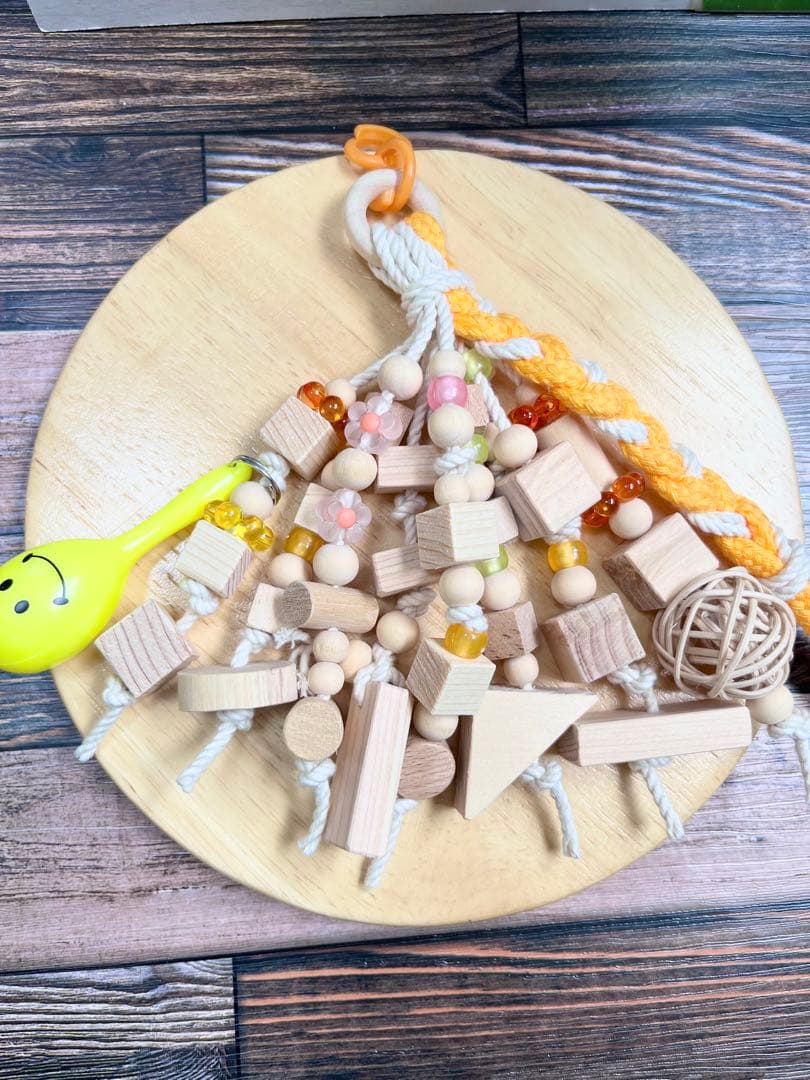 インコおもちゃ　鳥おもちゃ　木のじゃらじゃらマンチボールマラカス　バードトイ