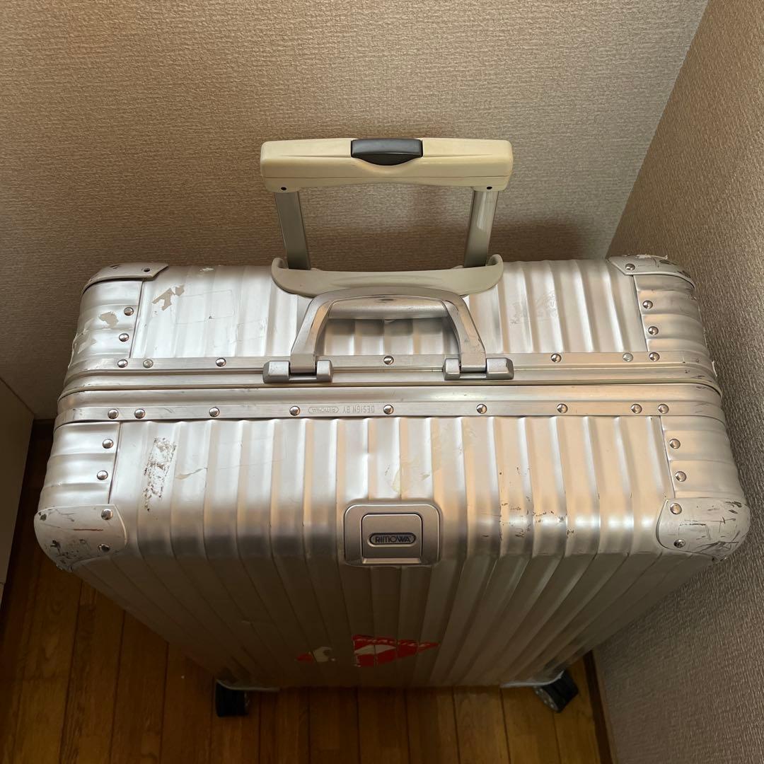 リモワ　82リットル？　4輪