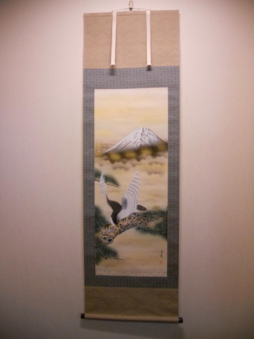 掛け軸 紫雲 富士鷹 絹本 希少 軸装 茶道具 掛軸 です。