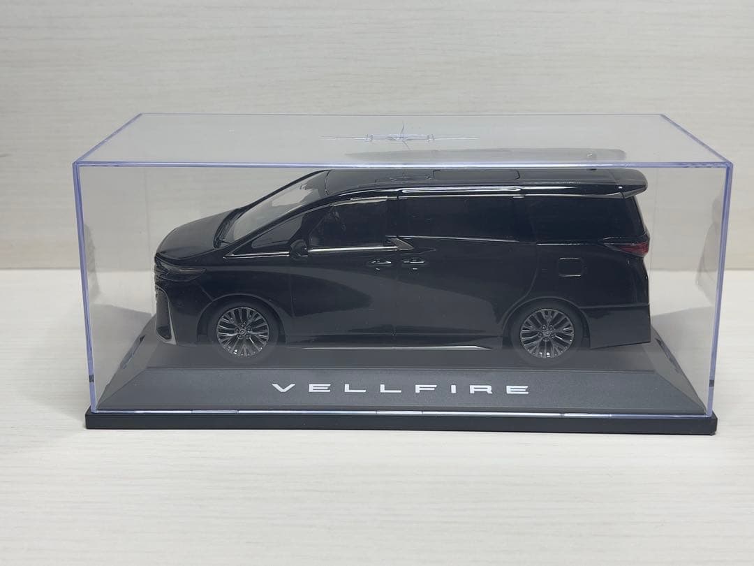 トヨタ ヴェルファイア 1/30 ミニカー 黒 カラーサンプル