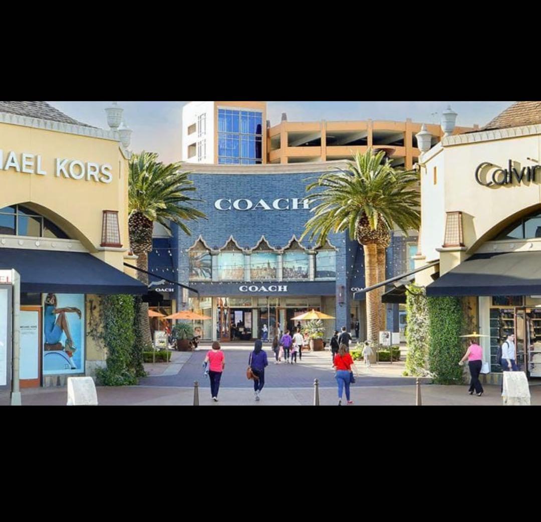 コニタン　coachコーチタビー高級スムースレザー二つ折り財布