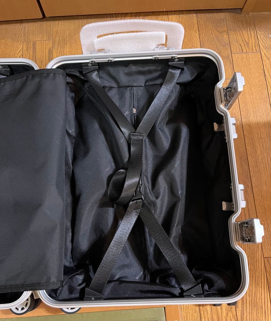 Mercedes-Benz アルミニウムキャリーケース32L