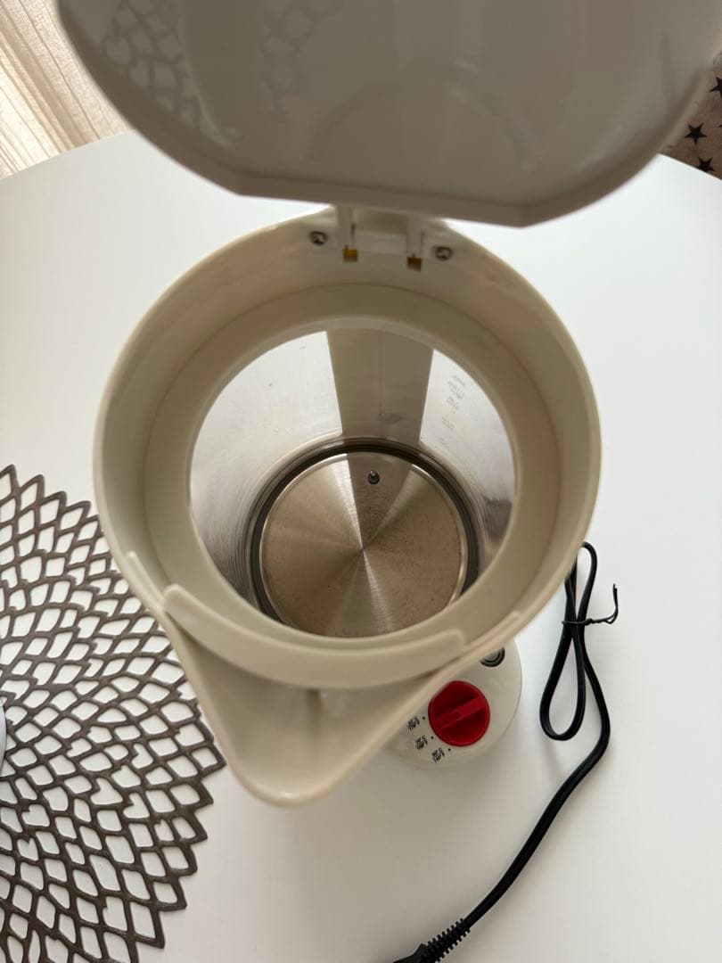 ボダム電気ケトル　ガラスケトル白