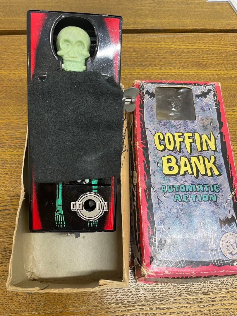 COFFIN BANK 骸骨デザイン 機械式ワインドアップ