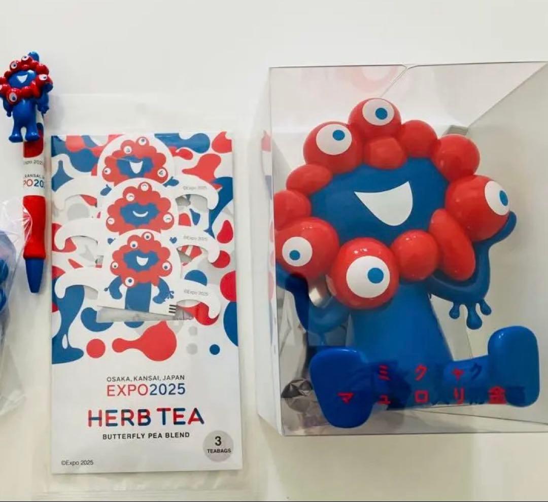 ミャクミャクグッズ詰め合わせ　ボールペン、貯金箱、ハーブティーなど４点