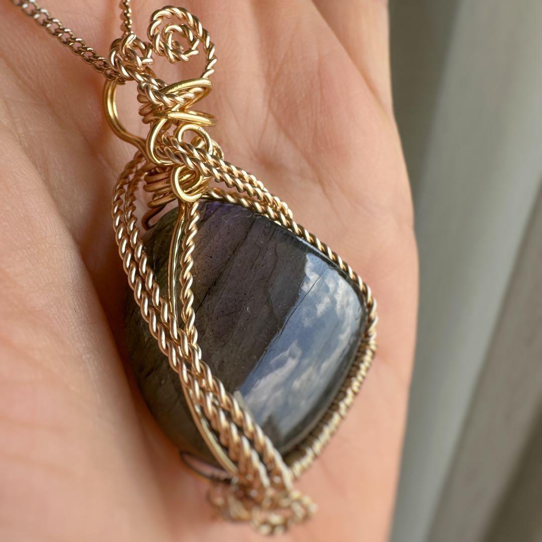 神秘のレインボー✴︎マルチカラーラブラドライトのワイヤージュエリー