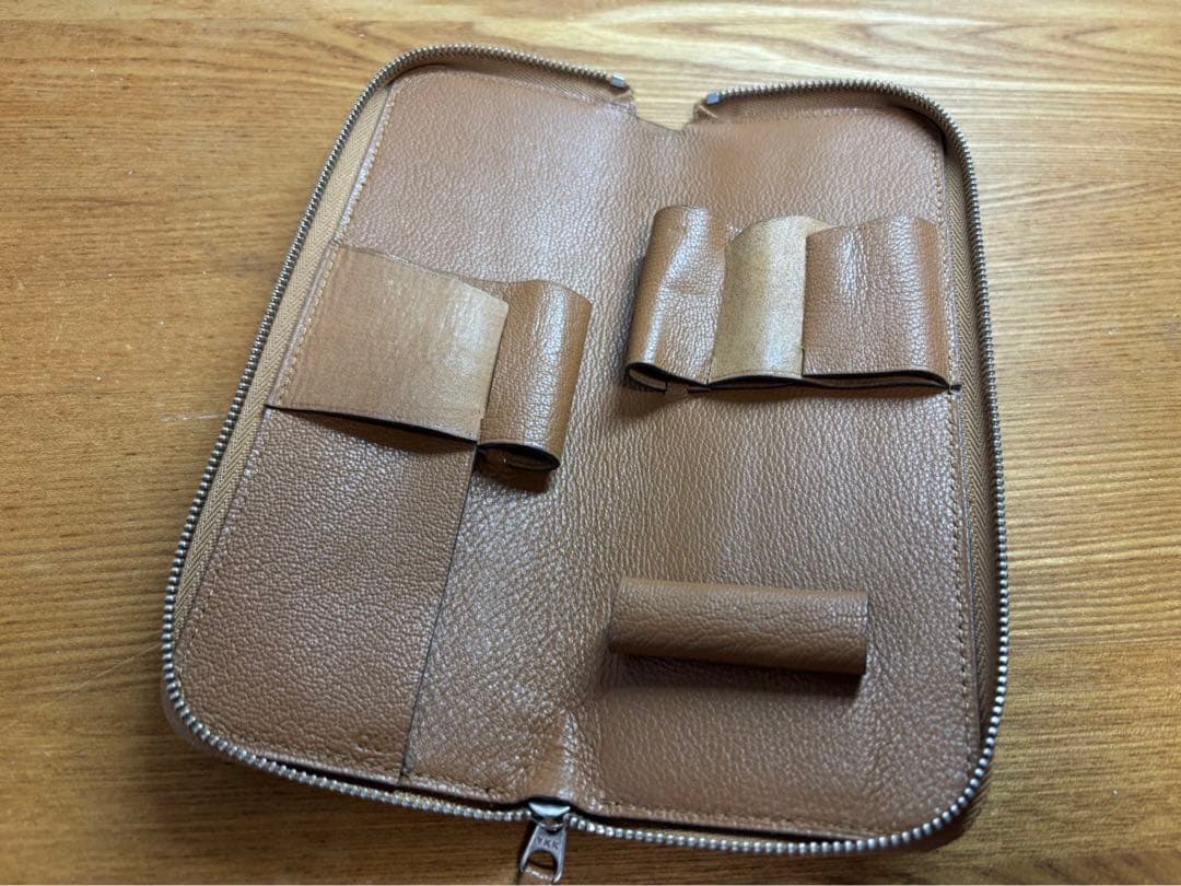 QUIゴートレザーペンケース