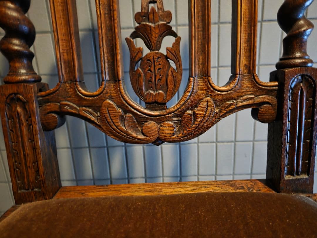 希少　アンティーク　ツイストレッグチェア　アンティーク 木製 　彫刻入り椅子