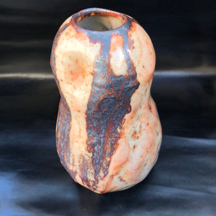 究極の美◼️蔵から、まるで溶岩が流れ出ている様な凄い迫力の壺が出てきました、花道具