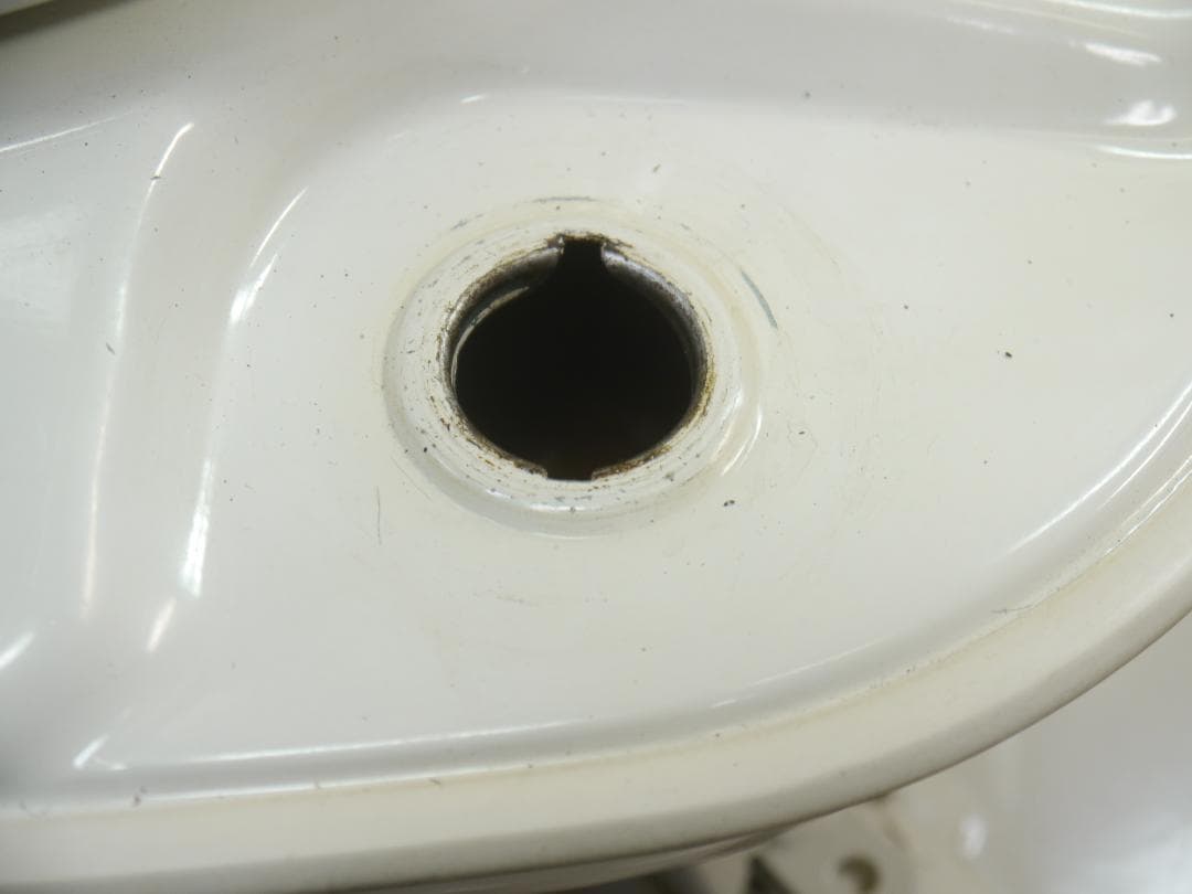 送料無料●2013年②◆コロナ　ホワイト 石油ストーブ 安全ガード付き