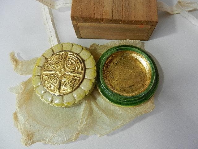 大正四年大正天皇即位礼　６代目「乾山」作記念香盒「萬壽無疆（ばんじゅむきょう）」