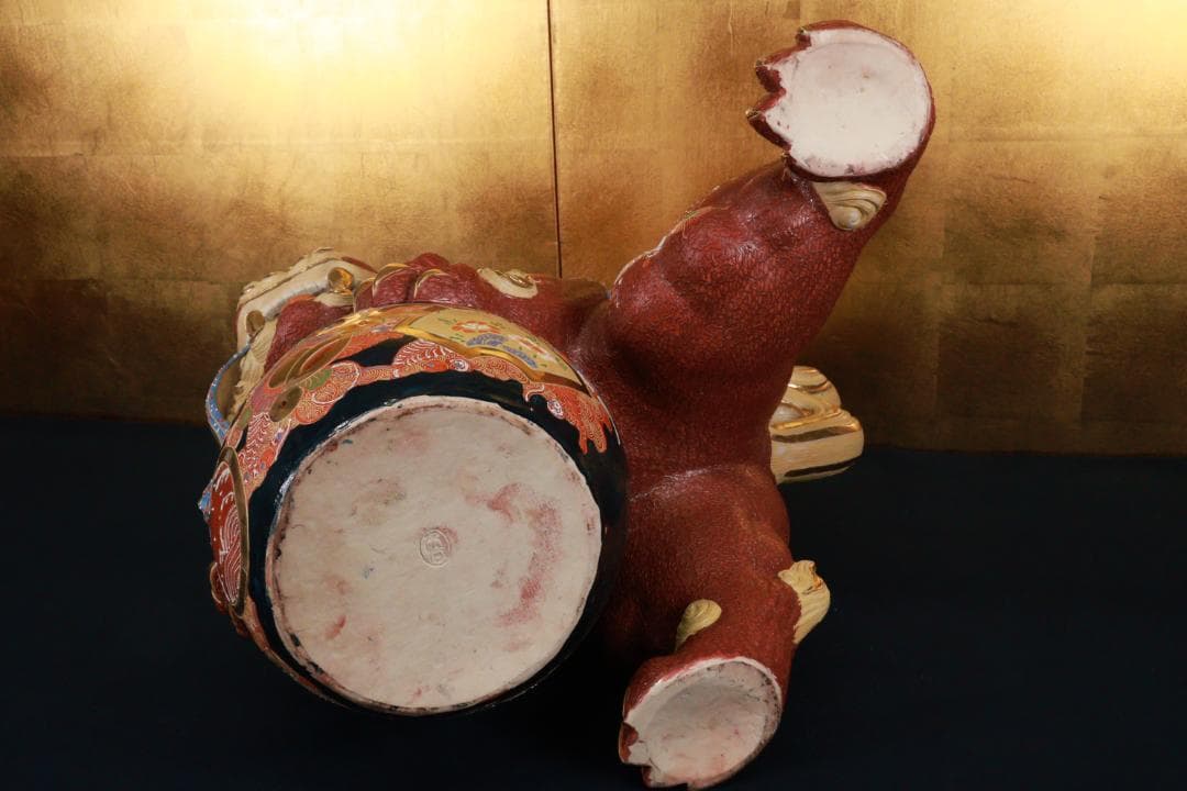 九谷焼　色絵金彩　玉乗り獅子　置物　床飾　高さ45㎝　巾56㎝　大型 BE948