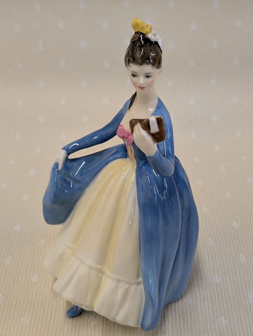 ✨️ロイヤル・ドルトン✨️フィギュリン Leading Lady HN 2269