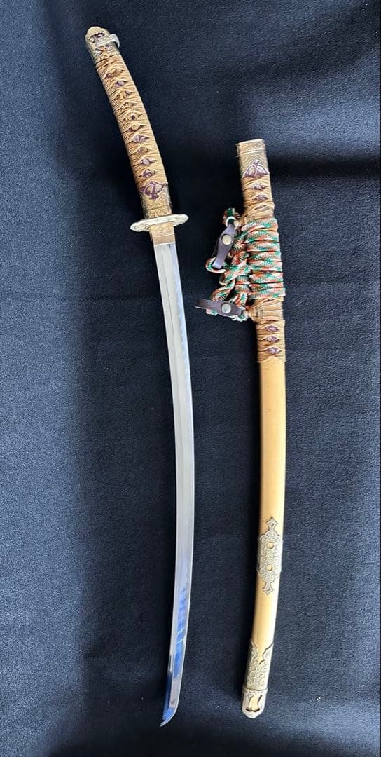 模造刀　太刀　 陣太刀　糸巻太刀　金塗り鞘　全長105cm 25H11
