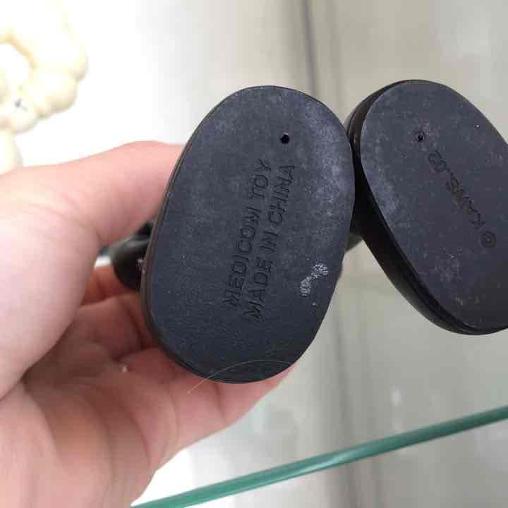 kaws accomplice black カウズ