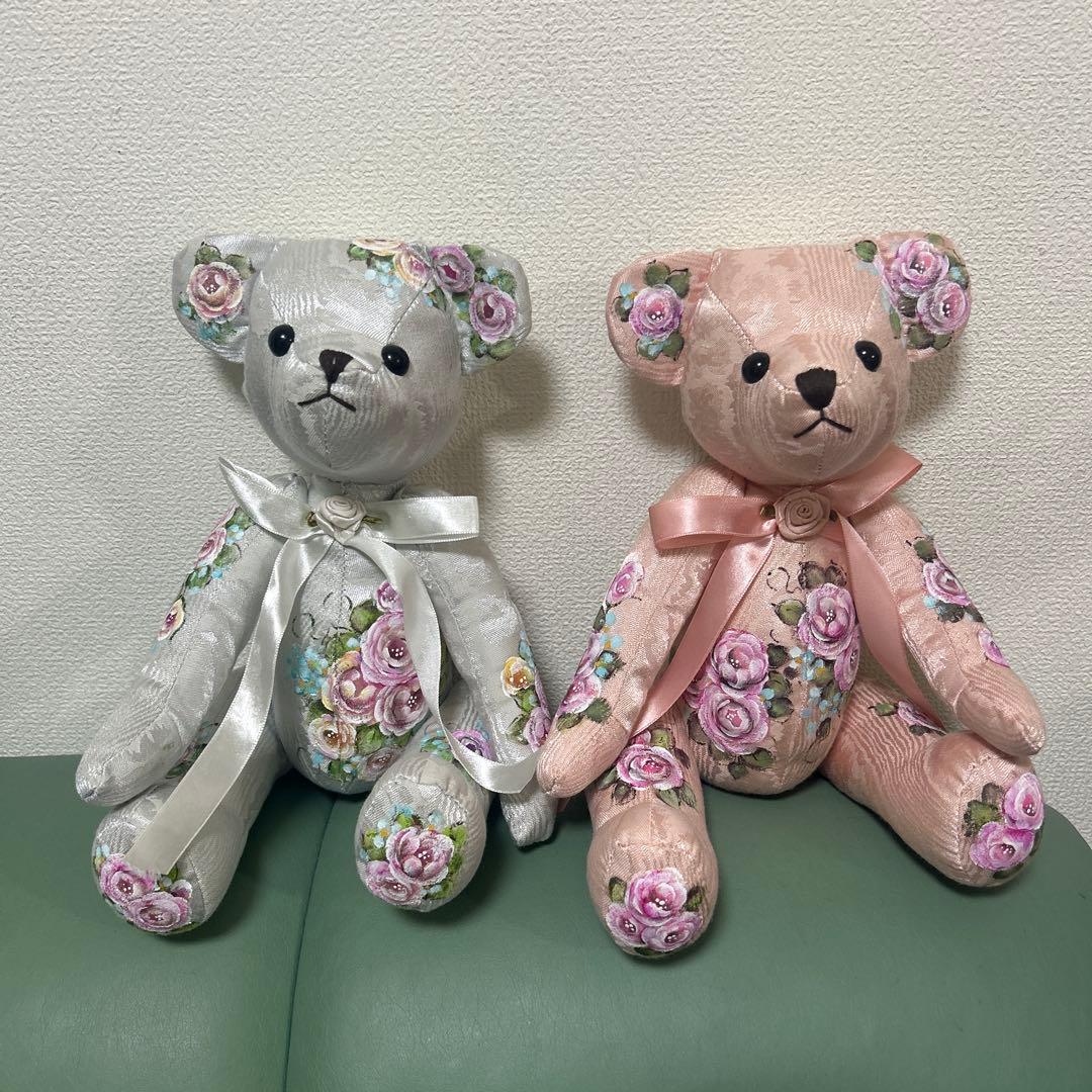 クマちゃん他。ばら園です。