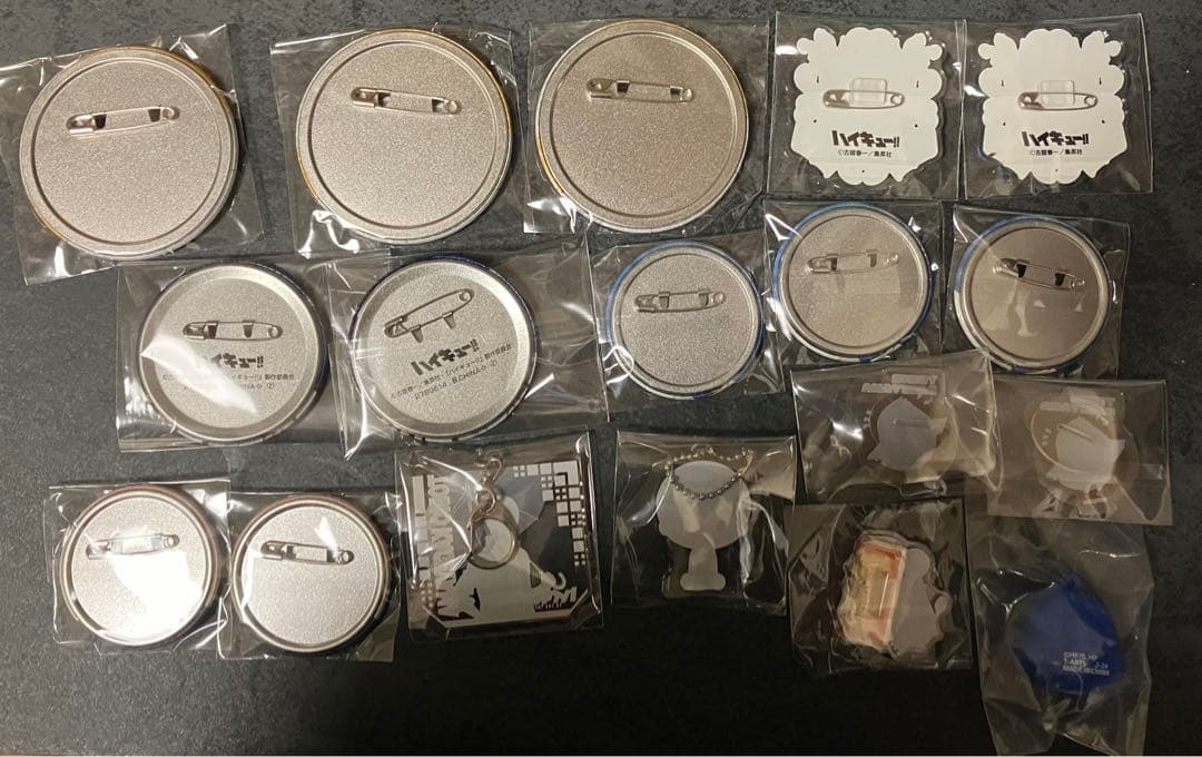 【一時値下げ中】ハイキュー影山飛雄 アクリルスタンド、キーホルダー、缶バッジ