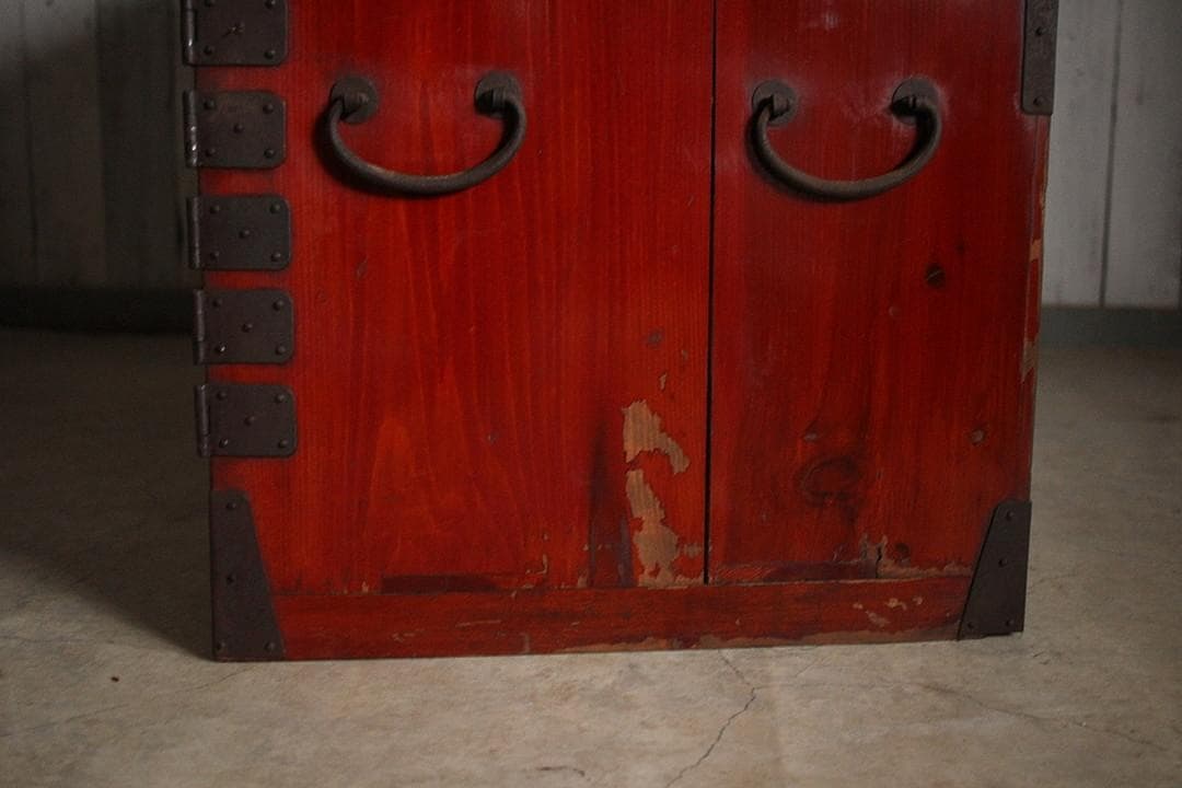 綺麗な打ち出し金具時代庄内箪笥　扉付き　時代箪笥　時代家具　古家具　古タンス