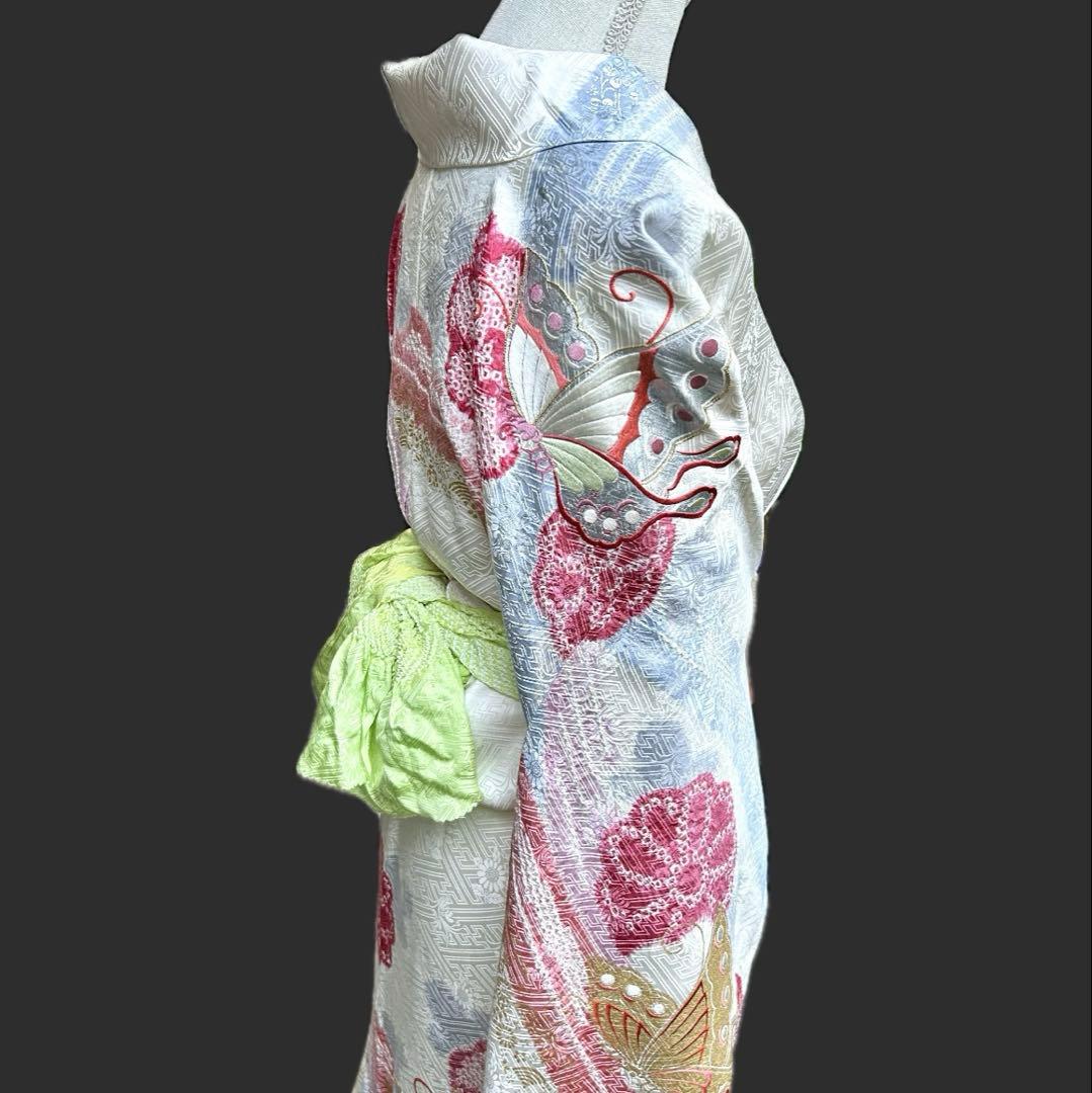 千總　振袖 白地 蝶と花模様 　刺繍　絞り　金彩　銀彩　正絹