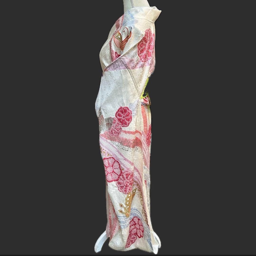 千總　振袖 白地 蝶と花模様 　刺繍　絞り　金彩　銀彩　正絹