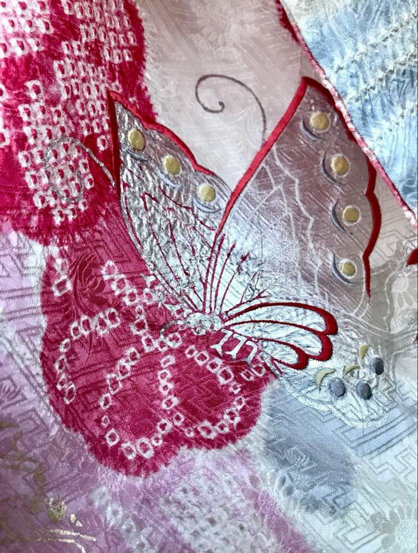 千總　振袖 白地 蝶と花模様 　刺繍　絞り　金彩　銀彩　正絹