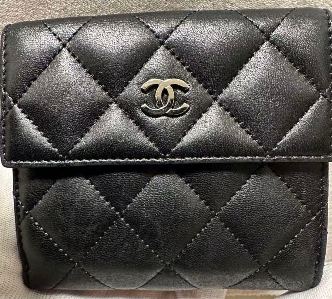 ⭐️新春限定価額⭐️CHANEL 二つ折り財布 黒コンパクトウォレット