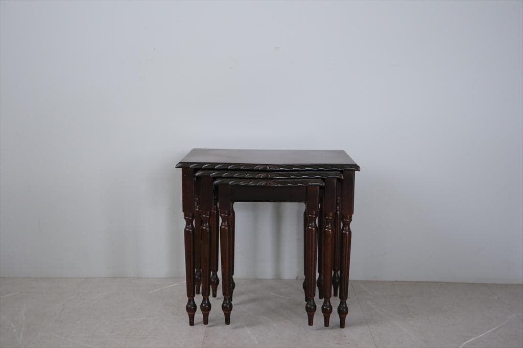 英国アンティーク木製ネストテーブル3台/机/飾り棚/サイドテーブル(89-300