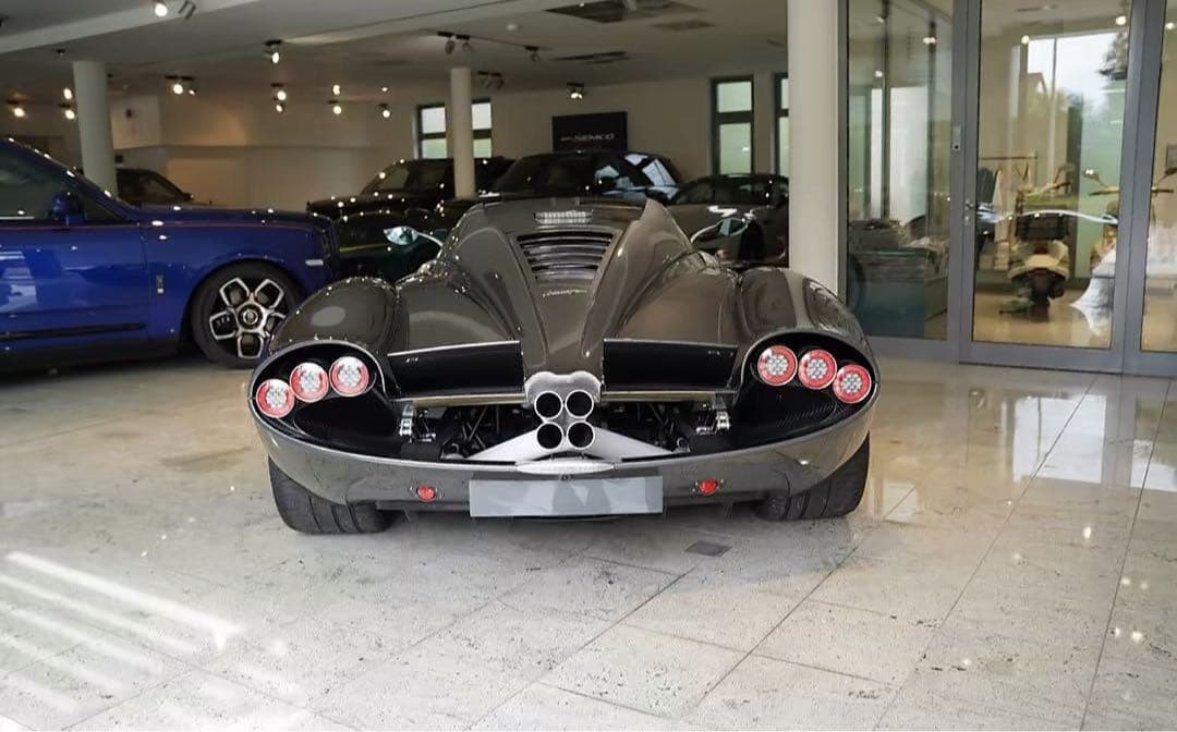 新発売 BBR 1/18 パガーニ ウアイラ Codalunga ミニカー