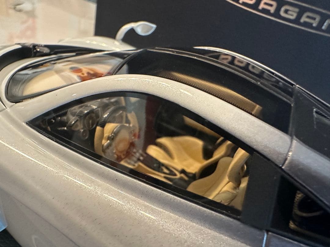 新発売 BBR 1/18 パガーニ ウアイラ Codalunga ミニカー