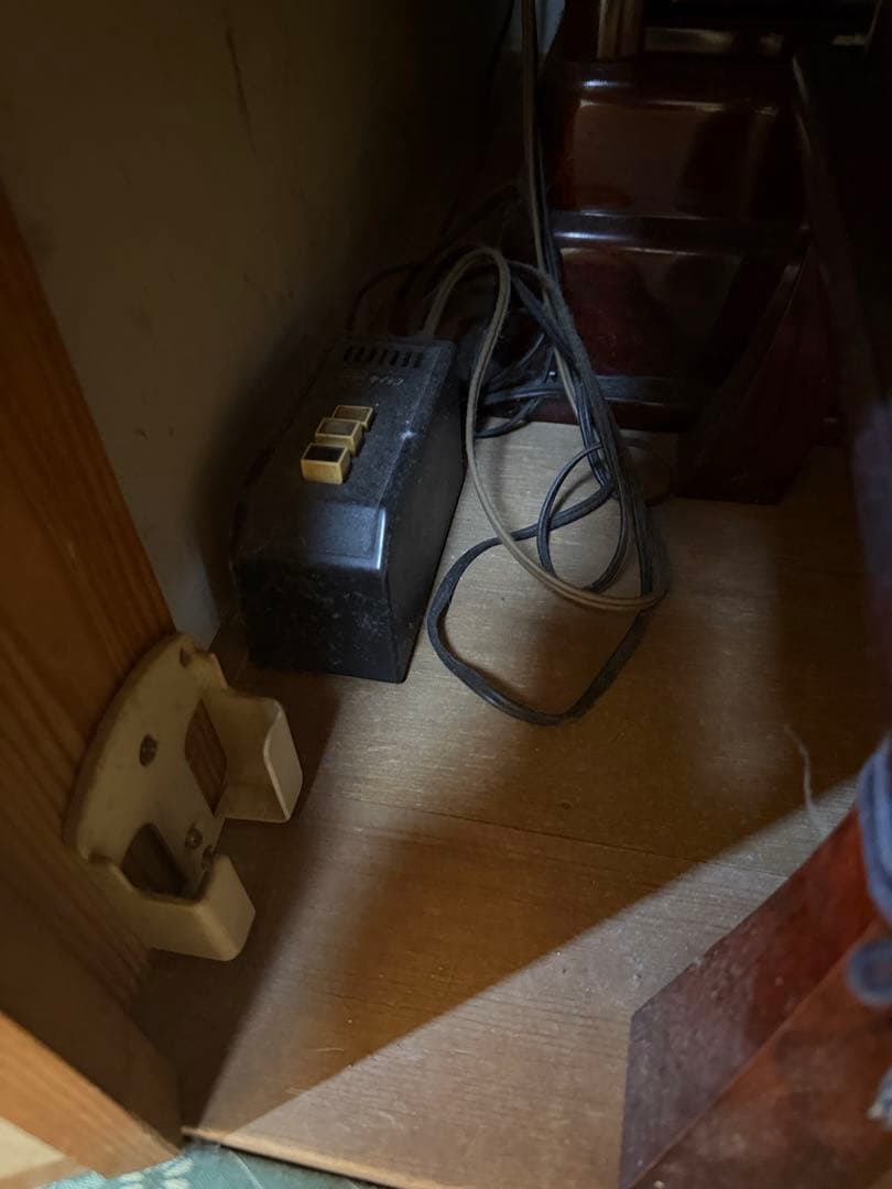 90万円前後？総無垢シタン？カリン？ 巨大家具調仏壇 最高級 最高級彫刻