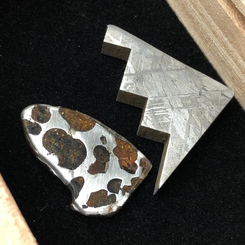 パラサイト隕石 メテオライト 隕石　石鉄隕石　２点　重さ28ｇ　共箱