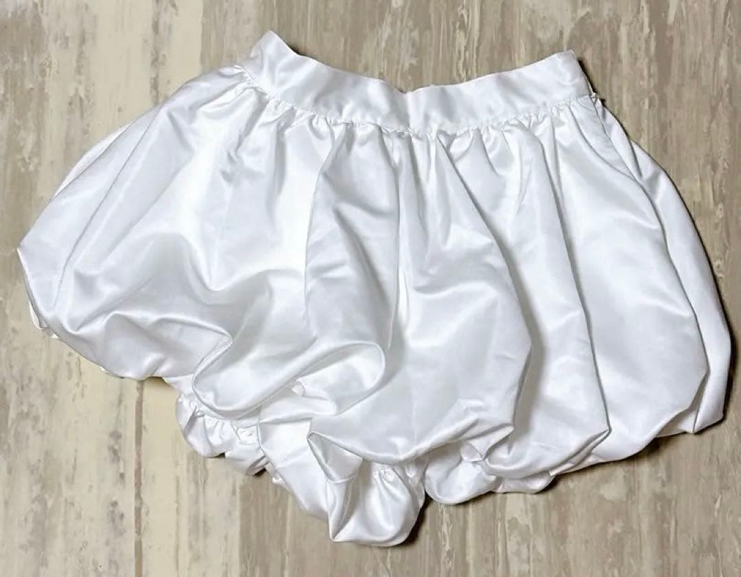 TreatÜrself satinballoonshortpants white