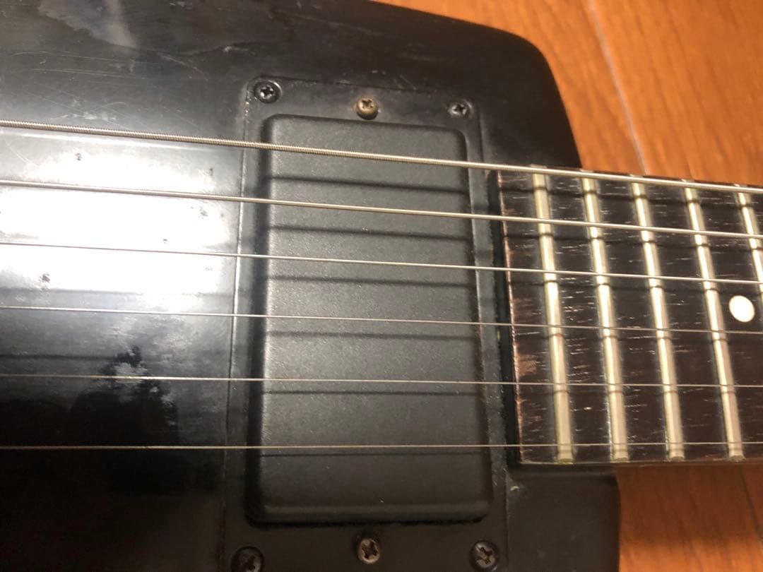 ヘッドレスギター　スタインバーガータイプ　プレイアビリティ良好￼ 調弦￼￼フリー