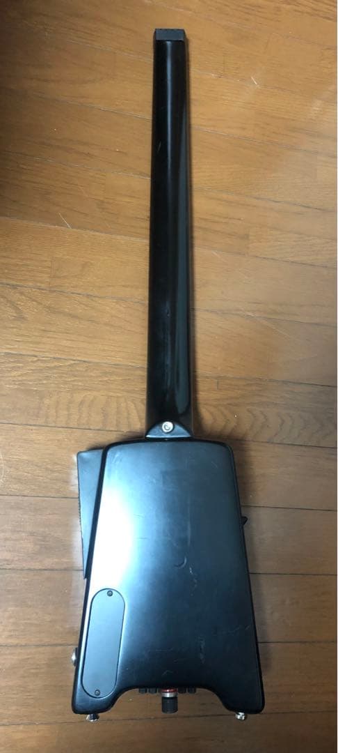 ヘッドレスギター　スタインバーガータイプ　プレイアビリティ良好￼ 調弦￼￼フリー