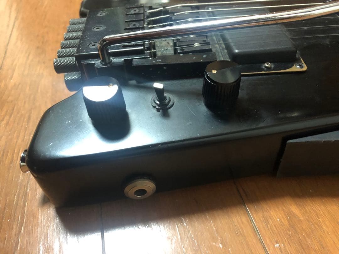 ヘッドレスギター　スタインバーガータイプ　プレイアビリティ良好￼ 調弦￼￼フリー