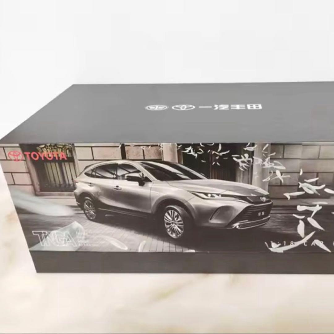 トヨタ ハリアー 1/18スケールモデルミニカー