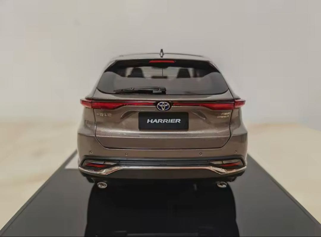 トヨタ ハリアー 1/18スケールモデルミニカー