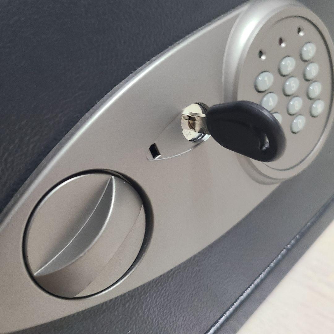 【美品】sentry safe テンキー式 据置型保管庫 X055 金庫