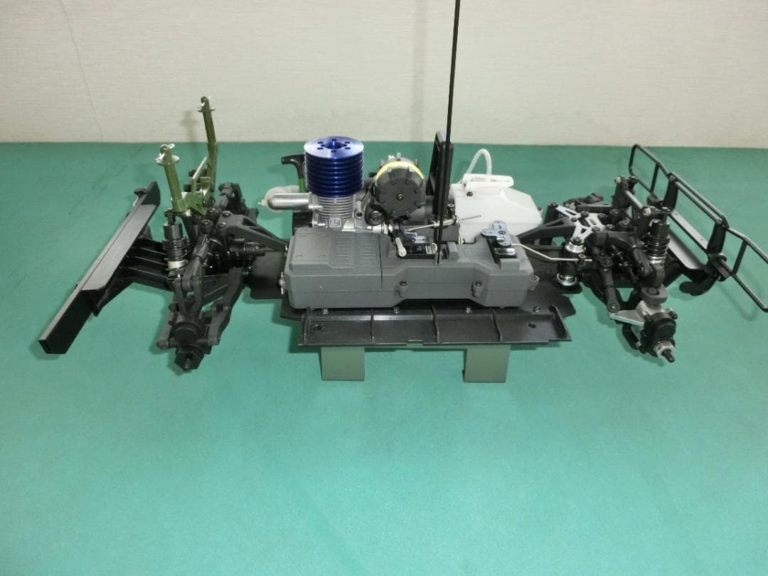 デァゴスティニハマーHUMMER H1 【エンジンRCカー】組み立て完成品