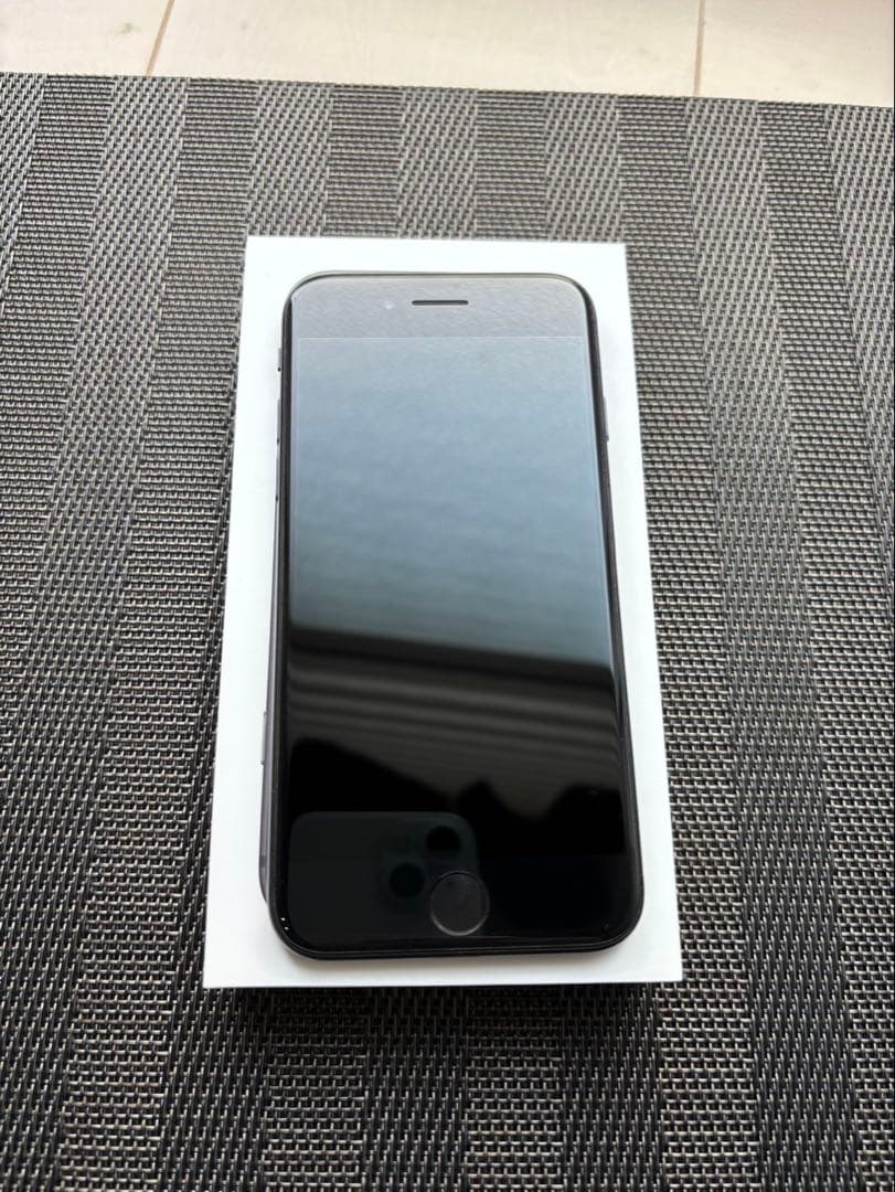 ブラック　iPhone se 第2世代　128GB 本体