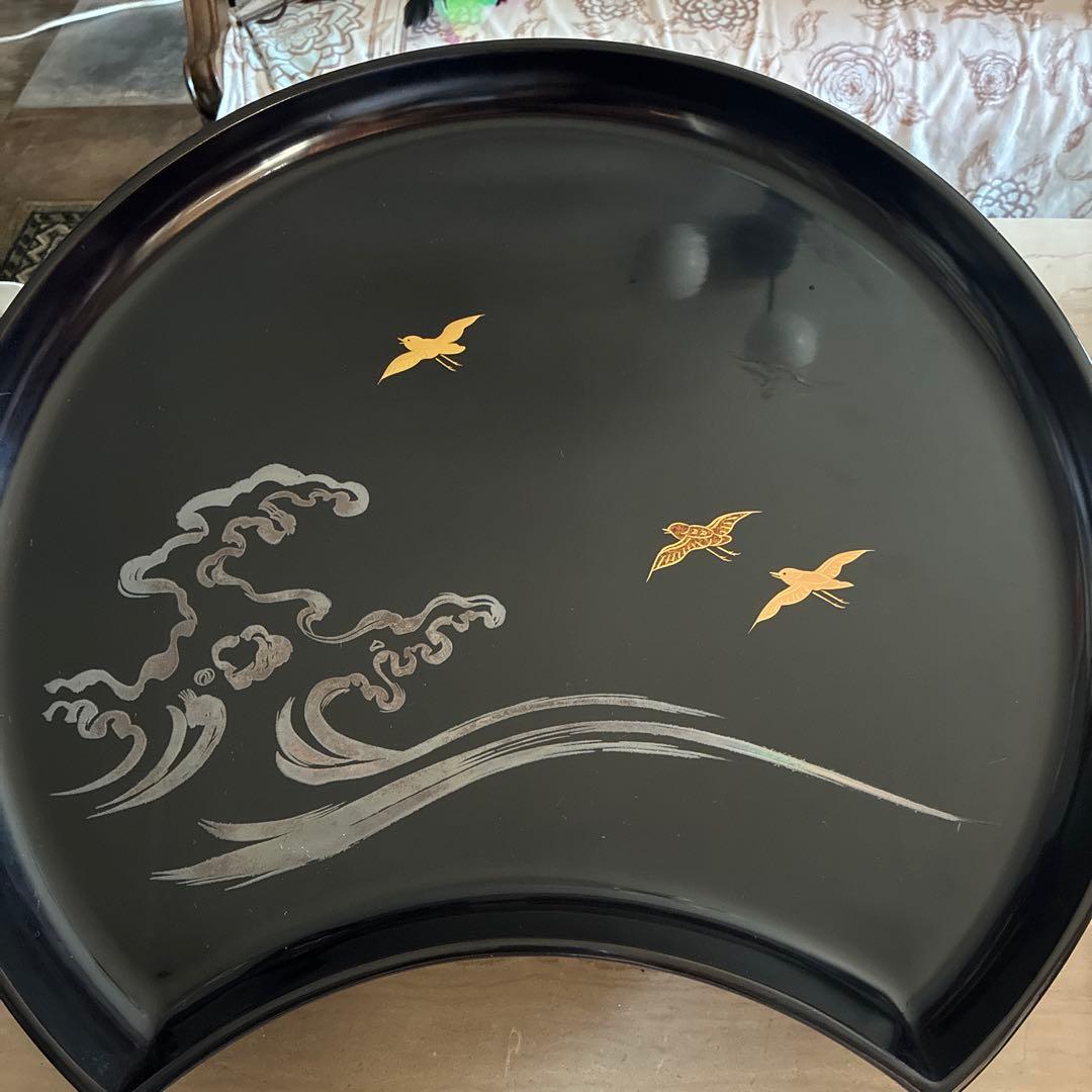 波と鳥の金箔装飾 半月形膳 輪島塗り（同じ物が8個あります》