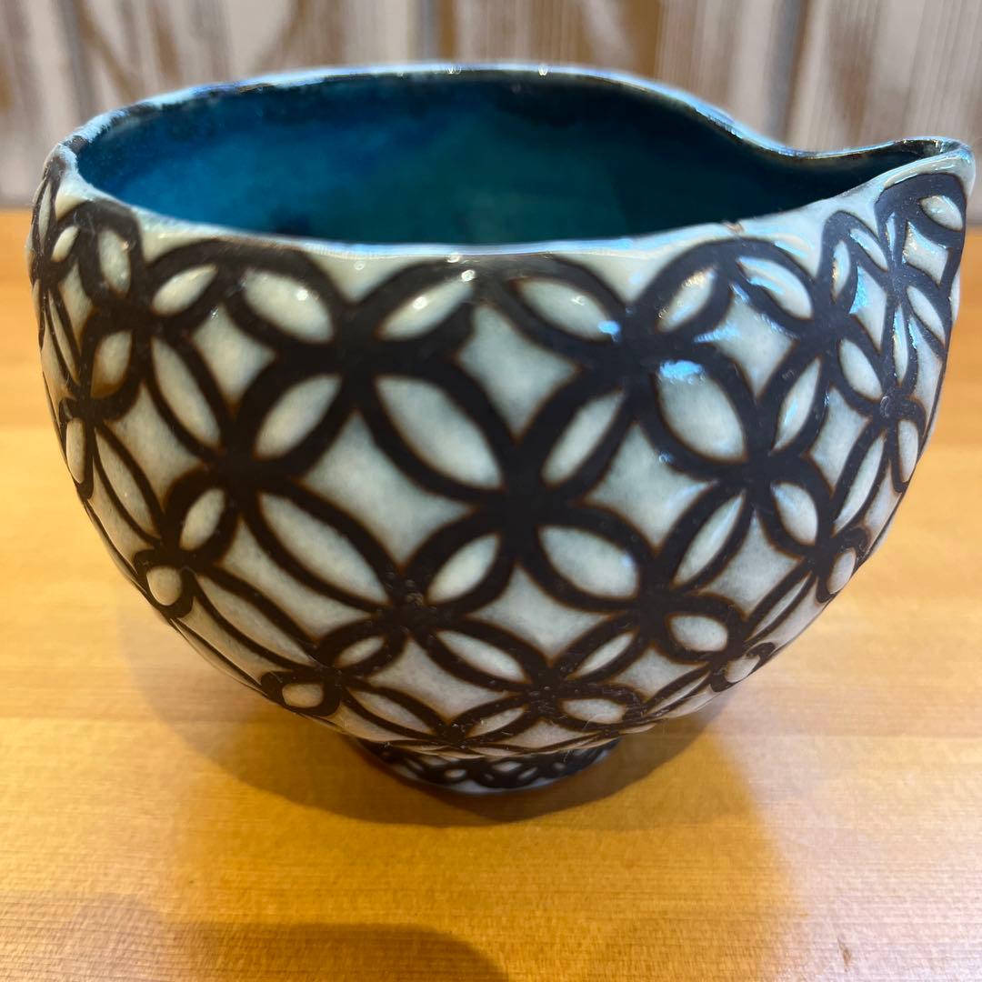黒い模様の青い内側の陶器酒器片口京都