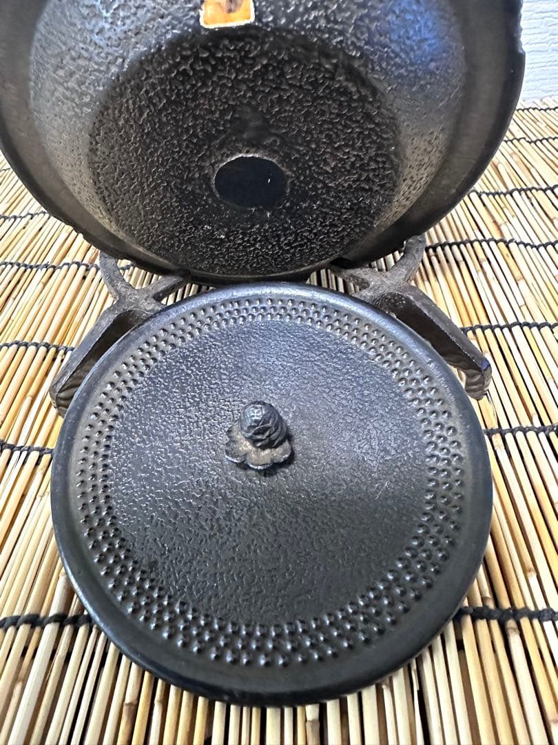 未使用品　昭和期南部岩鋳造　１５型草華文様　南部鉄瓶　南部鉄器　鉄瓶