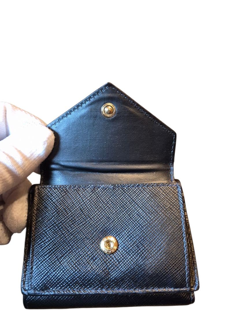 ＰＲＡＤＡ　プラダ　サフィアーノ　三つ折り財布　ミニレターリボン