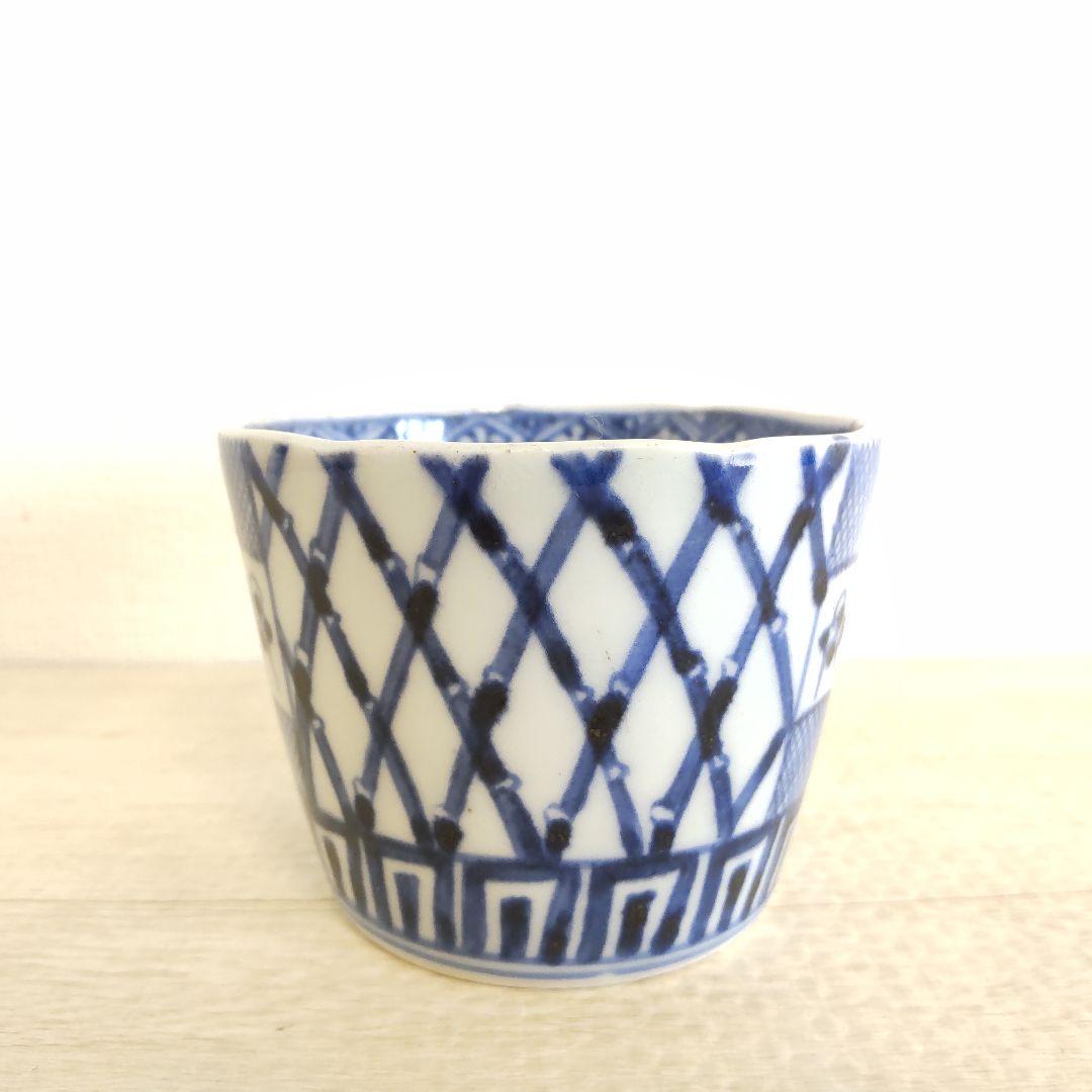 お値下げしました、古伊万里　染付　竹垣　見込五弁花　そば猪口