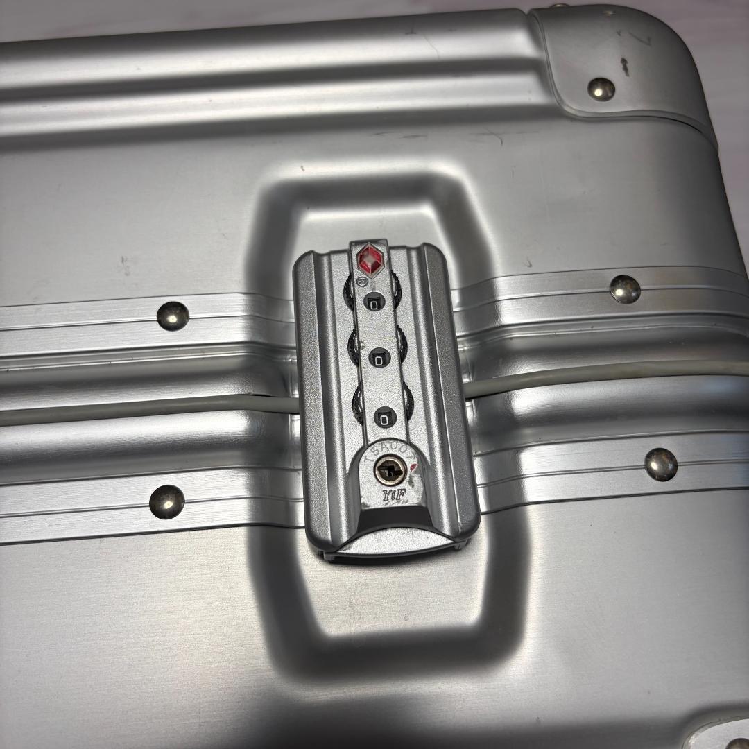 Mercedes-Benz シルバーキャリーケース 65L