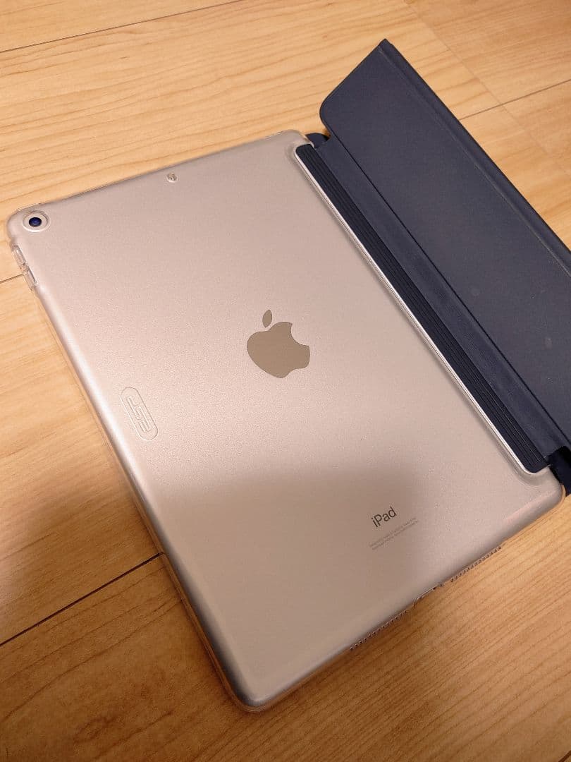 iPad 第7世代 Wi-Fi 32GB　純正キーボードセット