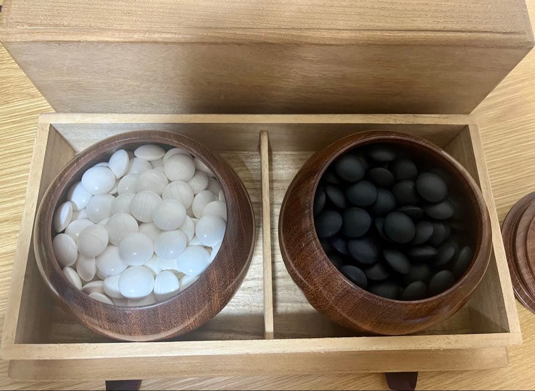 美品 碁石 蛤 36号 那智黒 高級 囲碁 白石 黒石 碁笥付き 桐箱